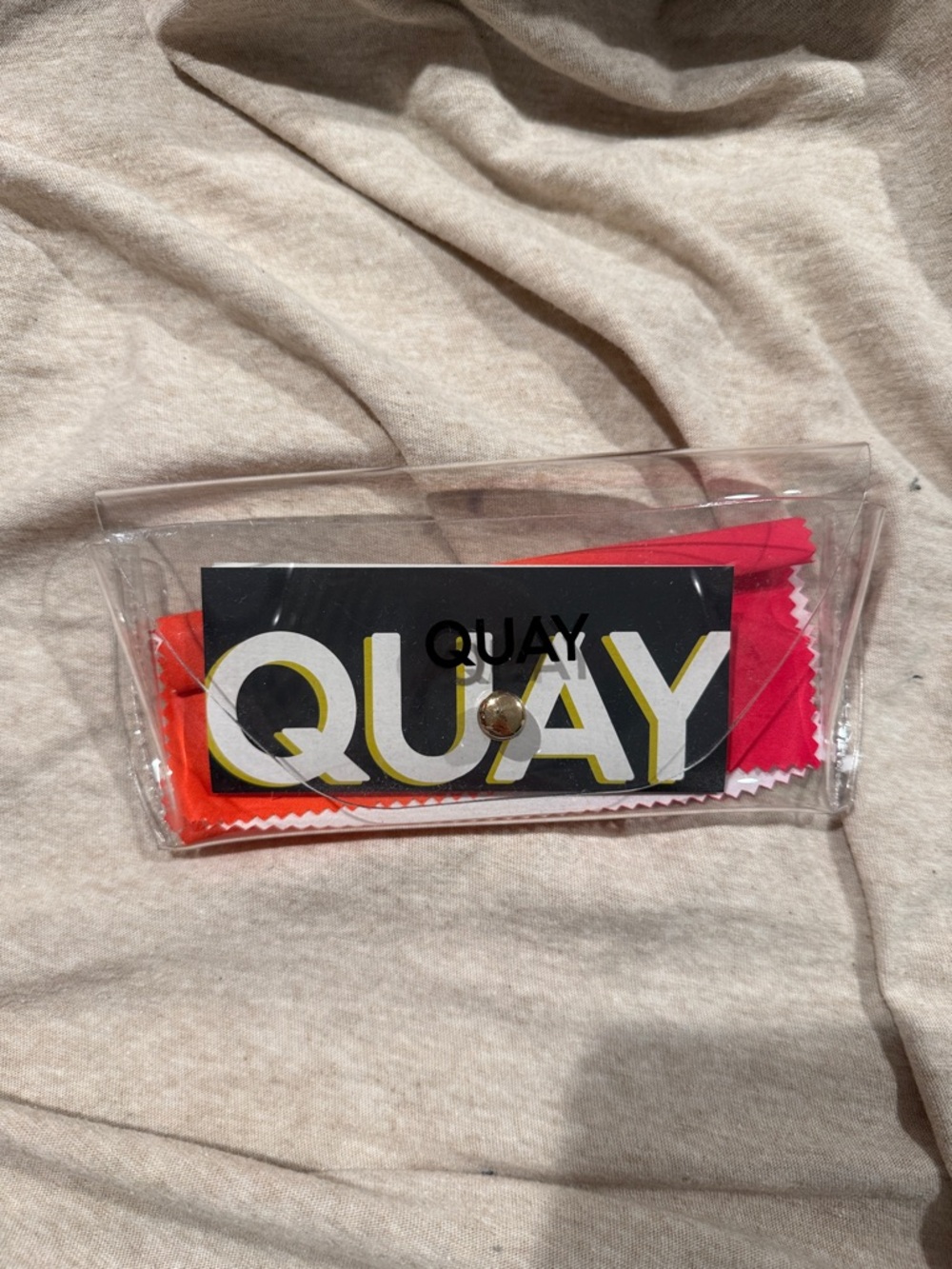QUAY Clear Sunglasses Case with Bright Cleaning Cloths